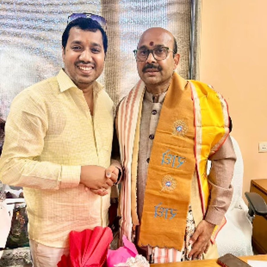 Meeting photograph displayed in Instagram screenshot